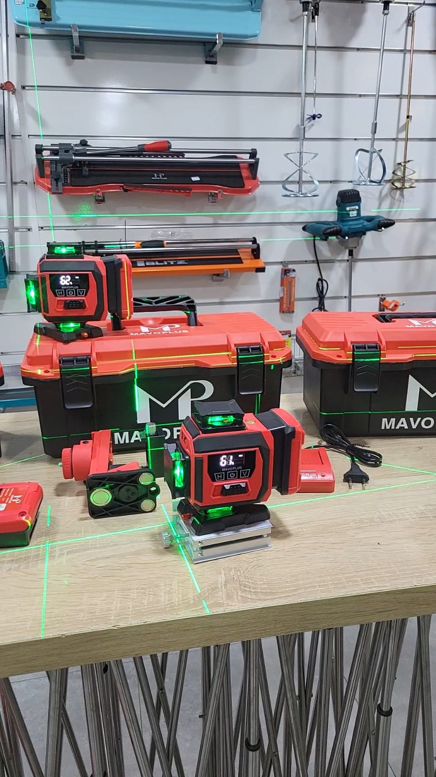 Nivo Laser 4D MAVOPLUS avec affichage numérique, piles et télécommande