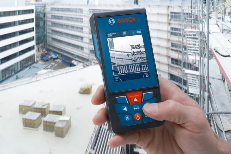 Télémètre laser intelligent BOSCH GLM 100-25 C - Portée de 100 m avec caméra
