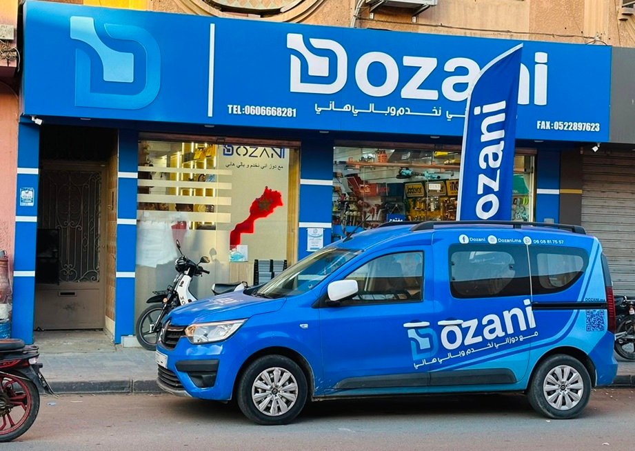 Façade du magasin Dozani Marrakech et véhicule Dozani